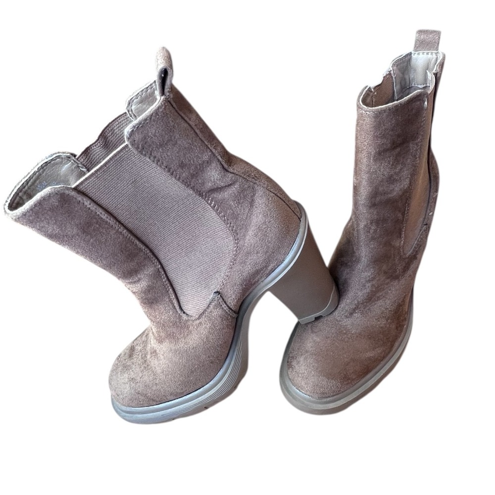 Nine West Suede Chelsea Lug Sole Block Heel Ankle Booties Tan 6.5 - Picture 7 of 15